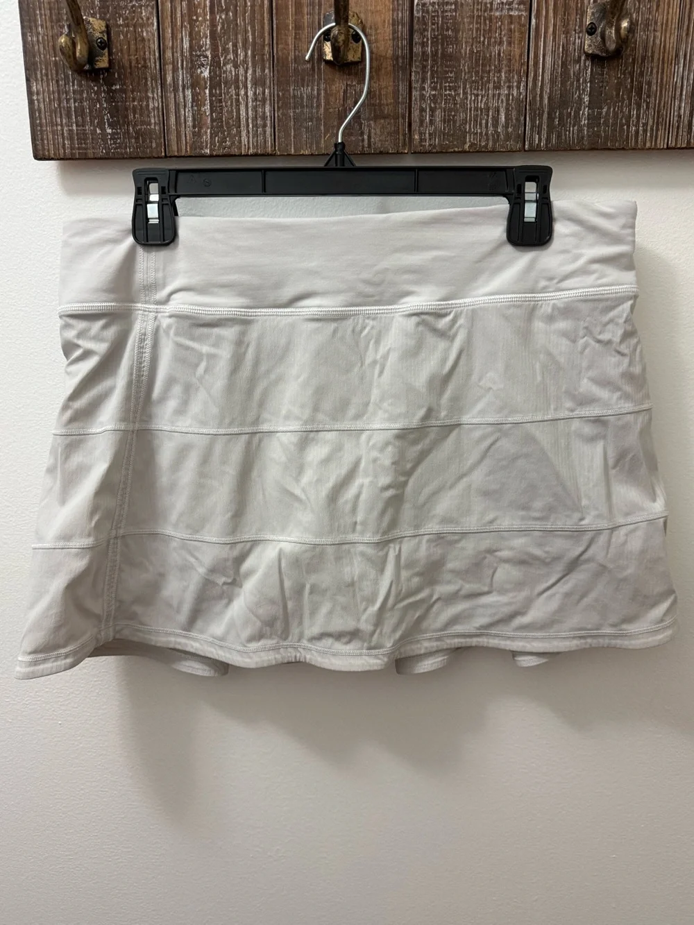 Lululemon White Pace Rival size 10 Skirt